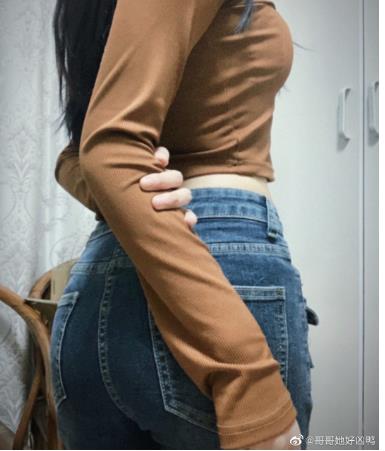 微博美女10届秀身材腿胸衣服大赛合集-趣奇资源网-第4张图片 微博美女10届秀身材腿胸衣服大赛合集-趣奇资源网-第4张图片